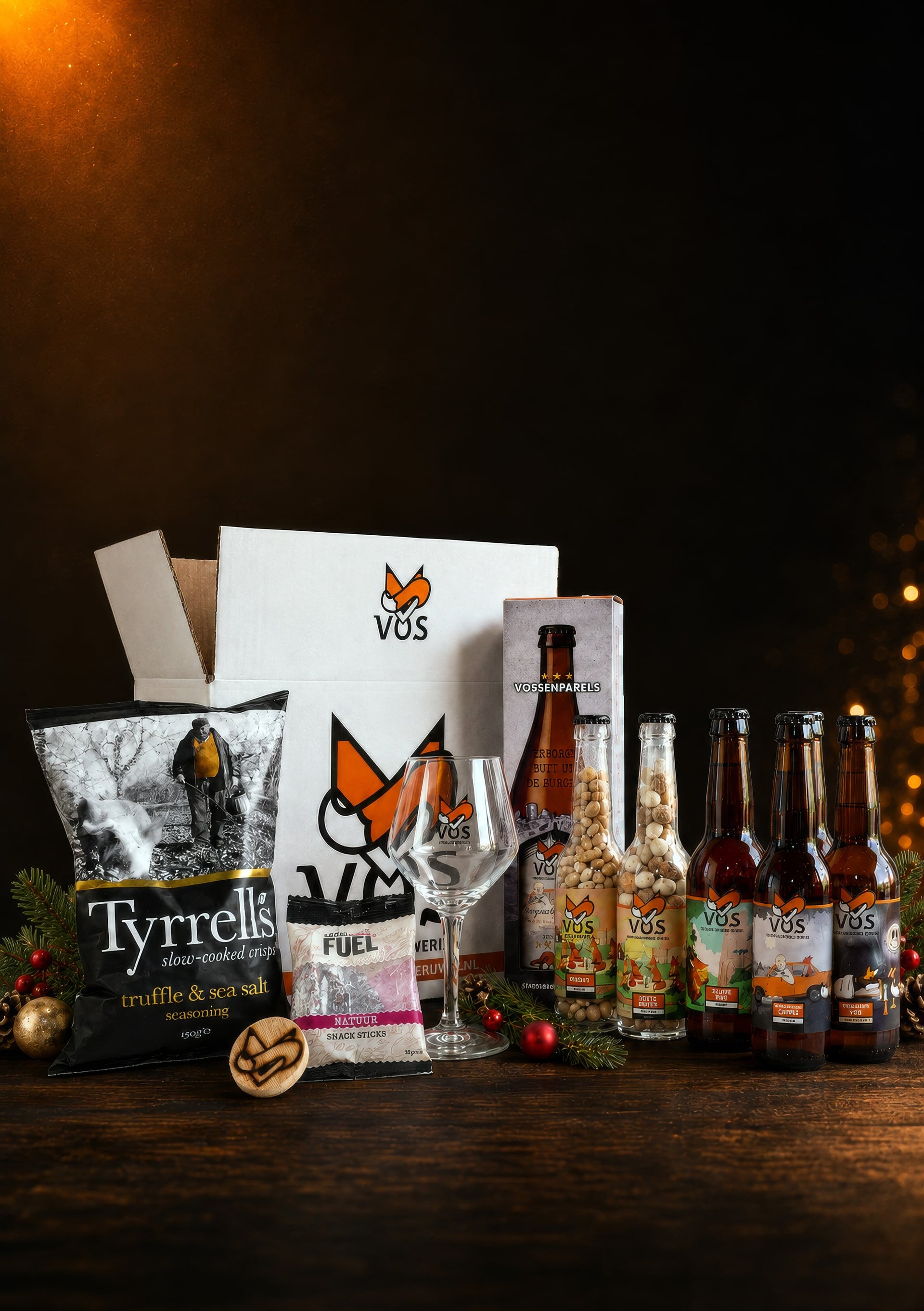 De gevulde Vos Kerstbox met speciaalbier, glas en snacks in kerstsfeer
